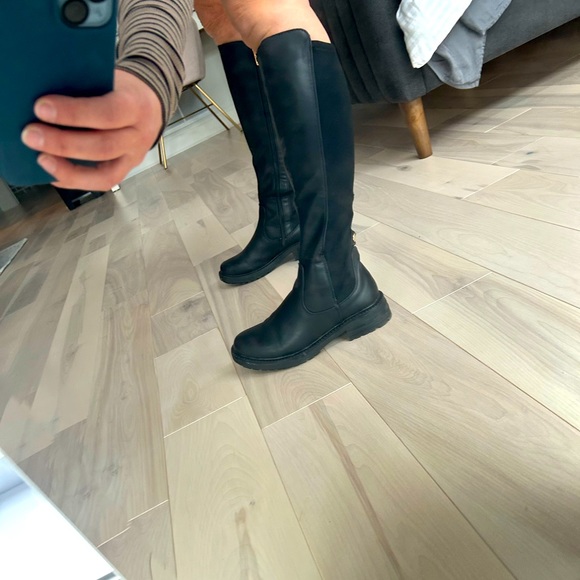 Black boots - Picture 3 of 4